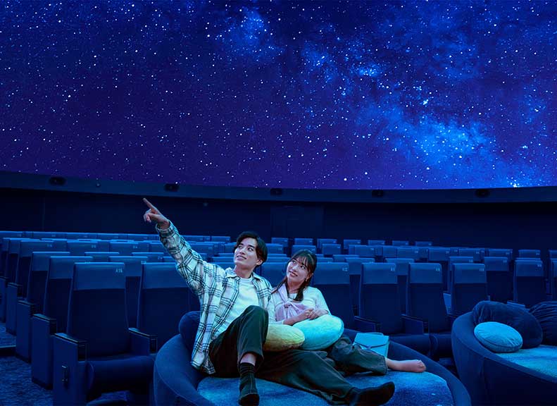 Planetarium Program Accompanied by Piano Soundscapes