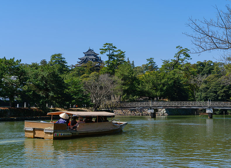 Photo Spot on the Boat with Views of Matsue Castle