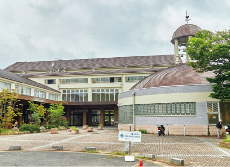 From Day Baths and Dining to Overnight Stays