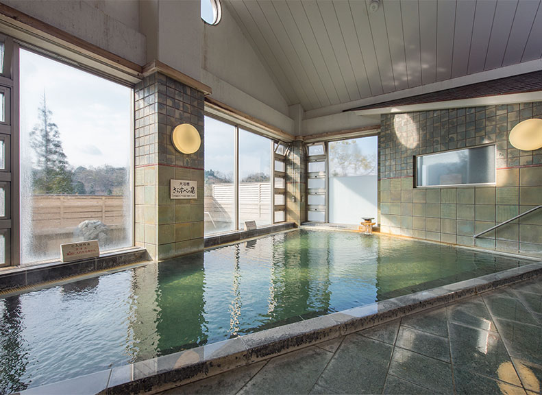 Rich in Minerals and High Quality Enjoy Three Types of Hot Springs