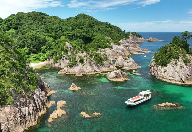 Uradome Coast Island Tour Boat